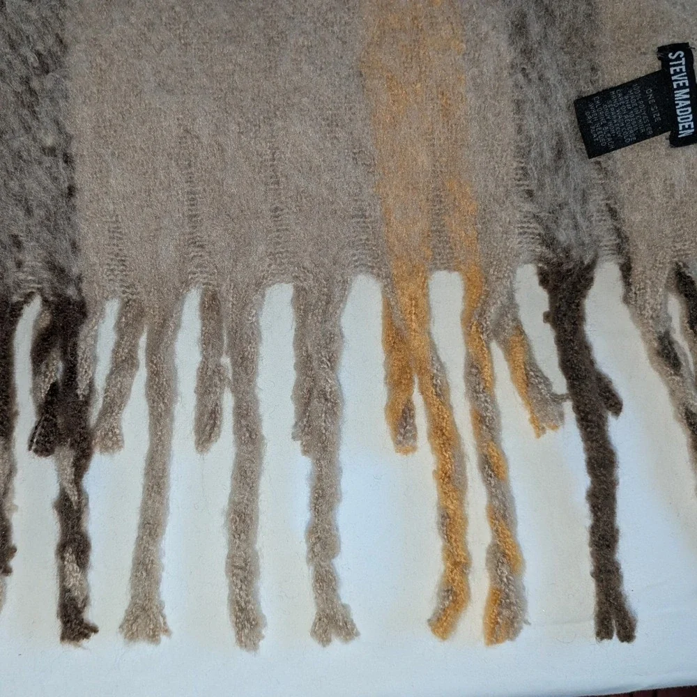 Steve Madden Plaid Scarf Shawl Fringe Tan‎ Yellow Grey Cozy Winter Warm Soft